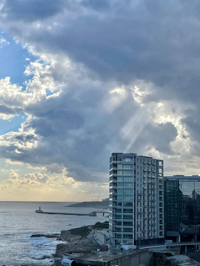 Spacious Seaview Sliema Apt, Steps From Valletta Ferry المظهر الخارجي الصورة