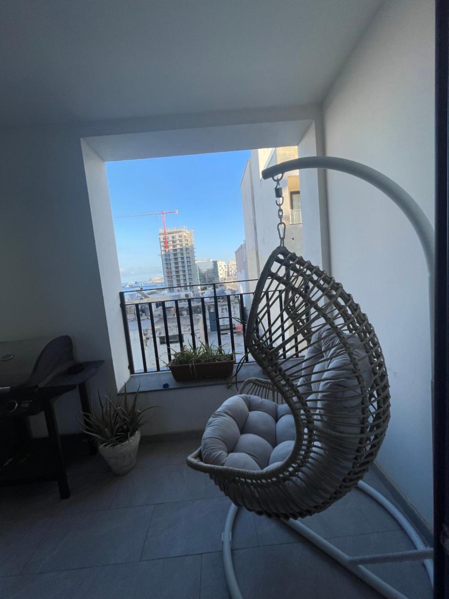 Spacious Seaview Sliema Apt, Steps From Valletta Ferry المظهر الخارجي الصورة