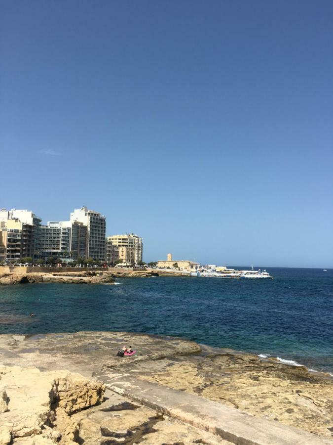 Spacious Seaview Sliema Apt, Steps From Valletta Ferry المظهر الخارجي الصورة